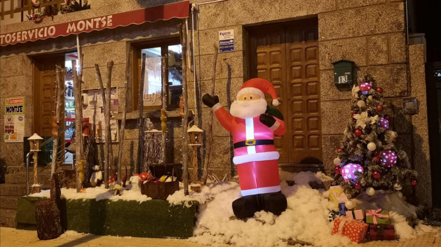 Autoservicio Montse, Marta Martínez y Chan do Fento ganan el concurso de ornato navideño en Meis