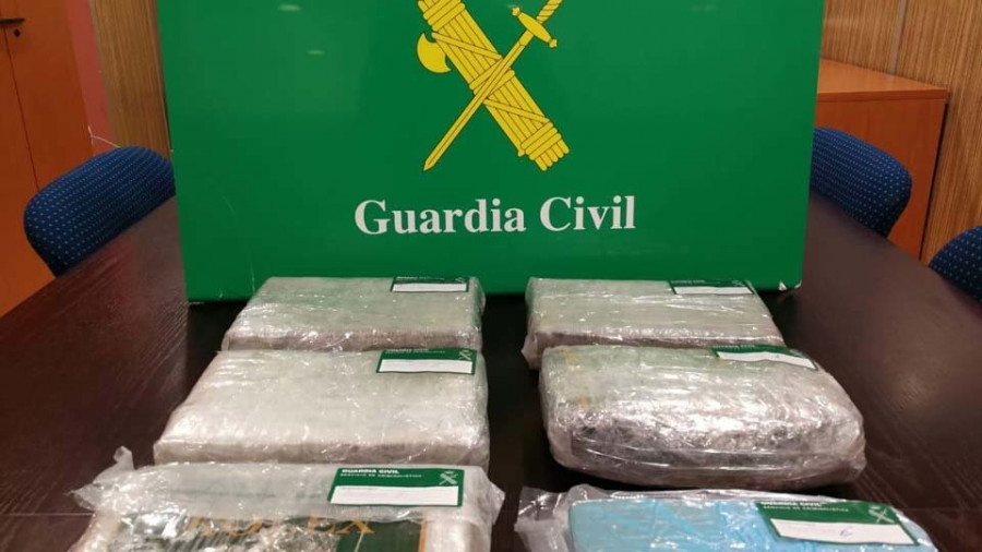 La Guardia Civil se incauta de 5 kilos de cocaína y busca a dos vilagarcianos