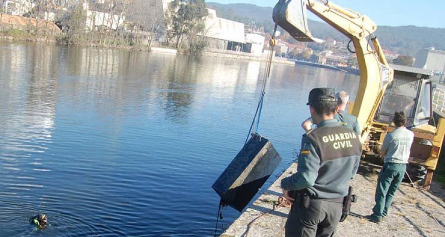 La Guardia Civil desarticula un grupo dedicado al robo en gasolineras de O Salnés y Ulla Umia