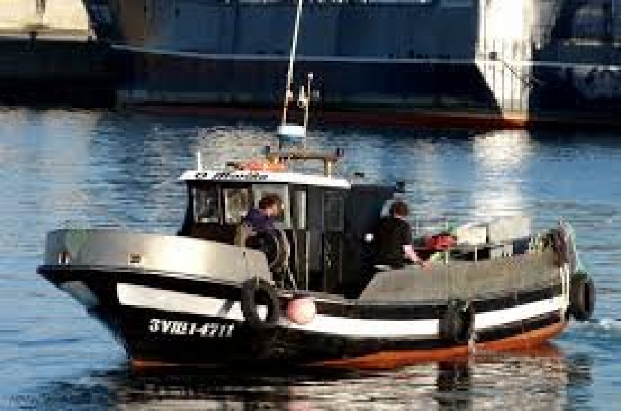 Dos pesqueros fueron remolcados por Salvamento Marítimo hasta el puerto de Ribeira al sufrir diferentes problemas