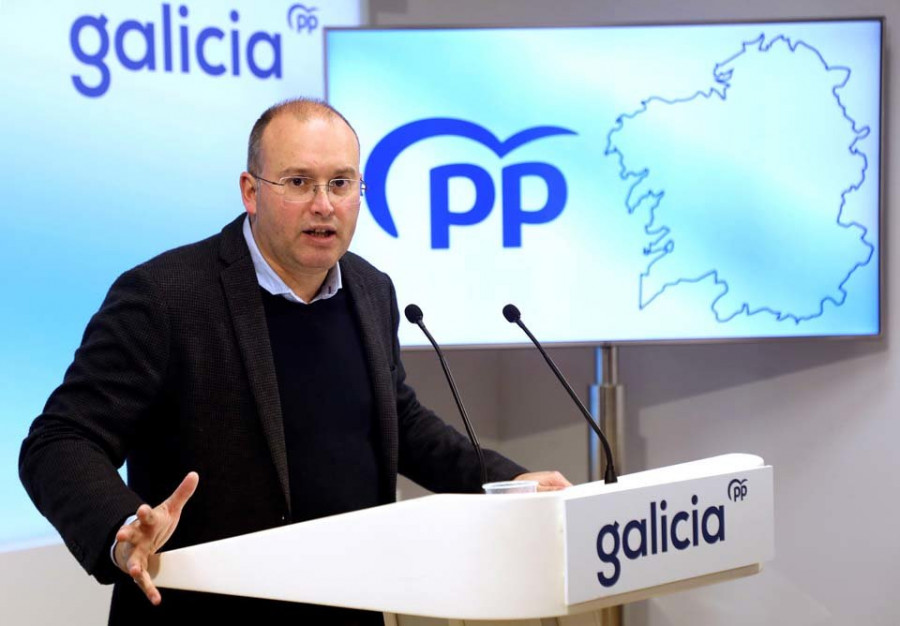 Feijóo critica los malabarismos “incomprensibles” de Moncloa con las fechas del AVE a Galicia