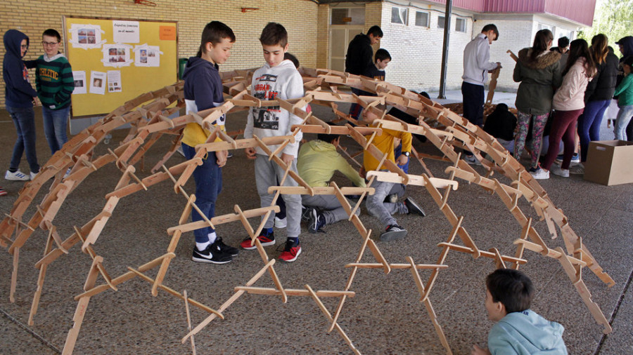 El colegio de O Mosteiro se sumerge en las Cúpulas de Leonardo da Vinci