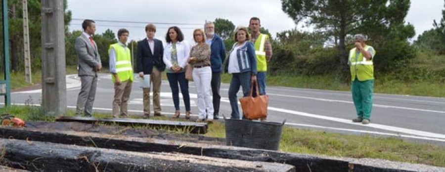RIVEIRA - La mejora del vial de Xenxides al faro de Corrubedo rematará la próxima semana