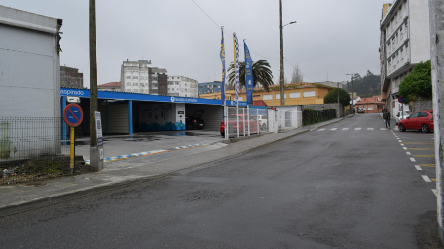 Detenidos dos individuos por robo con violencia en Ribeira, en el que uno llegó a portar un gran cuchillo