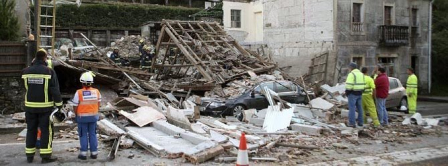 Muere atrapado bajo las ruinas el propietario de un edificio que se derrumbó en Cotobade