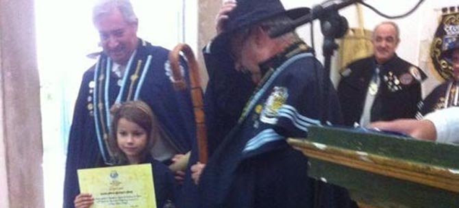 Una niña vilagarciana, la primera de España en ser “cofradiña de honra” del Algarve
