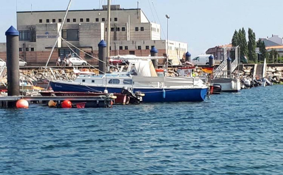 Los marineros exigen un pantalán propio en el puerto de Meloxo