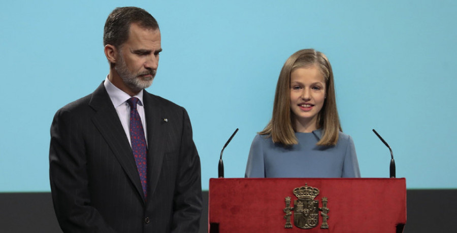 La princesa Leonor lee la Constitución en su primera intervención pública