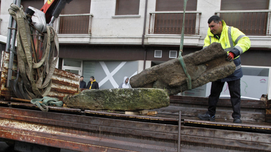 Recuperan de una finca cinco piezas de un sistema hidráulico del convento franciscano que datan del siglo XVI