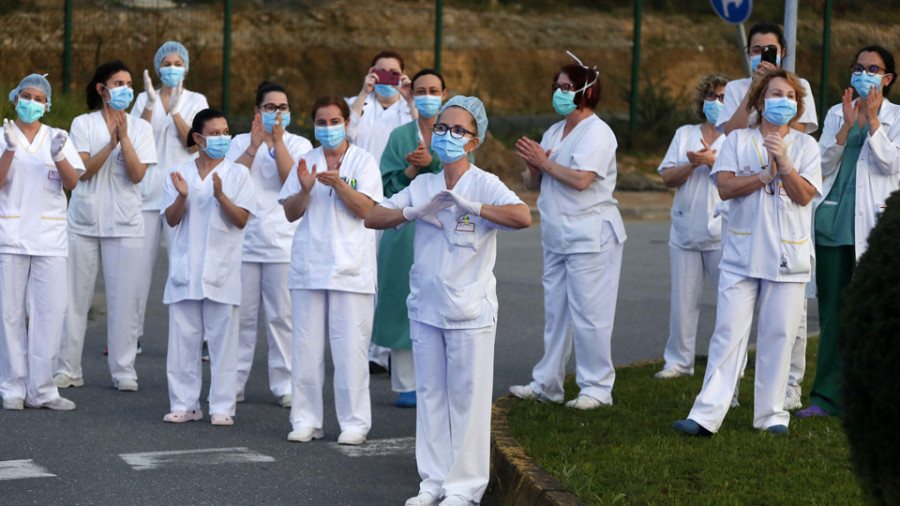 Arousa se moviliza para agradecer la labor de sanitarios y profesionales