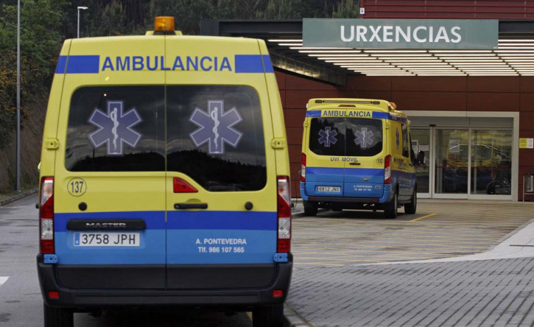 Un operario, herido tras caerse de un tejado en A Baiuca
