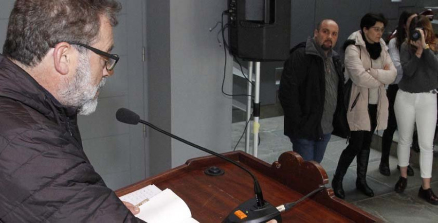 El actor Carlos Blanco asiste al “revolucionario” acto de leer un libro secuestrado