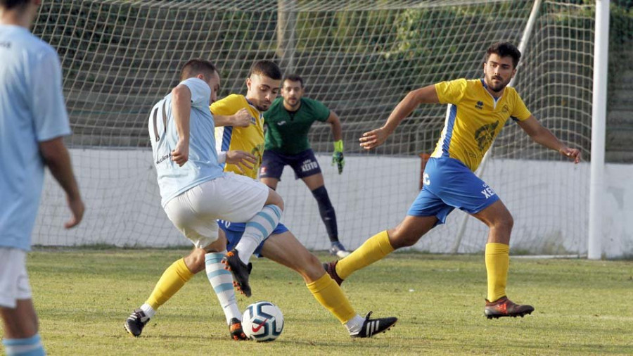 Adrián evita la derrota del Cambados al parar  un penalti en el minuto 87