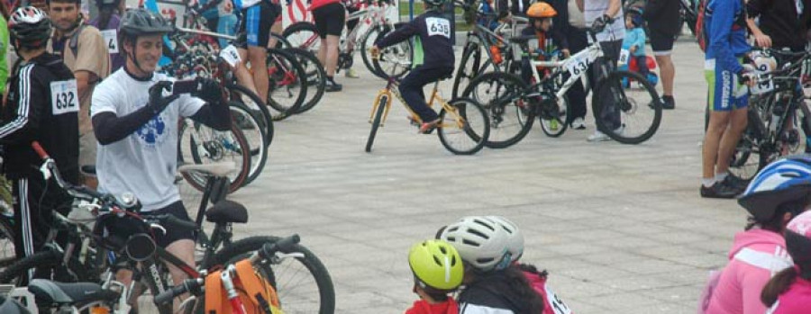 RIVEIRA - Más de 700 personas participaron  en el Día de la Bicicleta