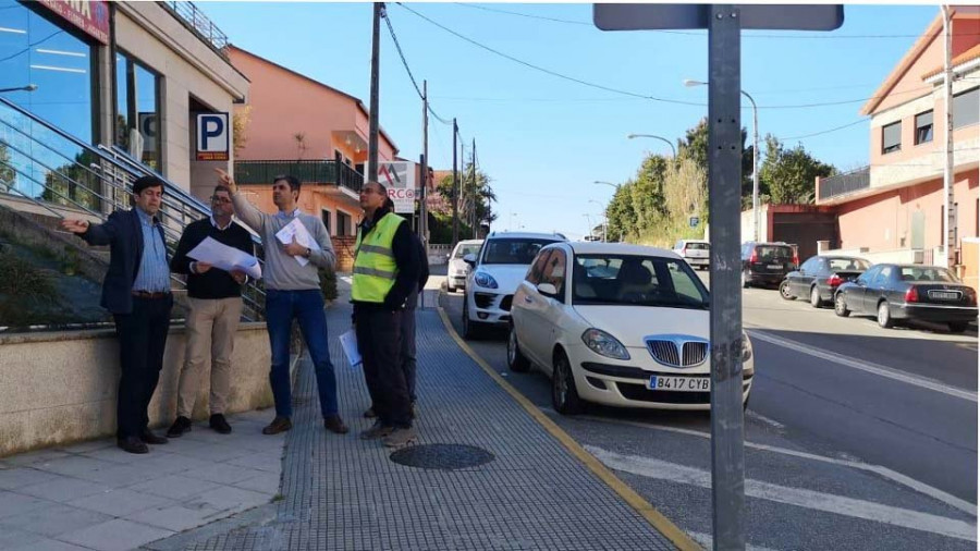 Una rotonda regulará el tráfico en el entronque entre La Perla y Catadoiro