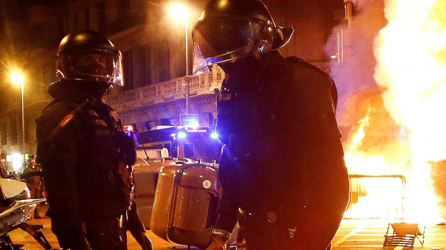 Las protestas de los CDR acaban con seis detenidos  en Barcelona y uno en Girona