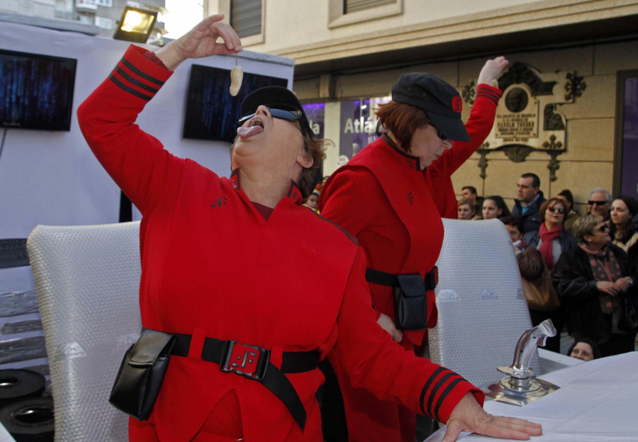 Os Visitantes na Rúa y O Piñeiriño Studios, mejores grupos en el desfile de disfraces de Vilagarcía