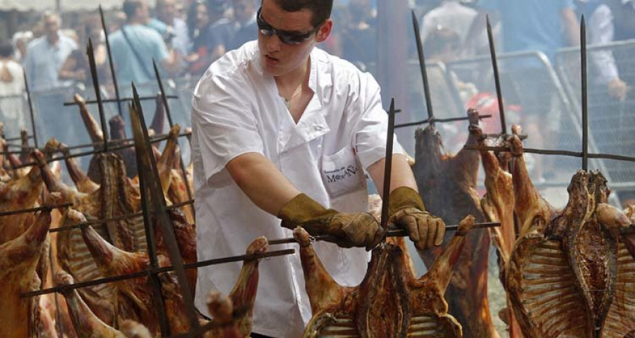 Reportaje | Moraña reúne a más de 3.000 comensales en la Festa do Carneiro ao Espeto