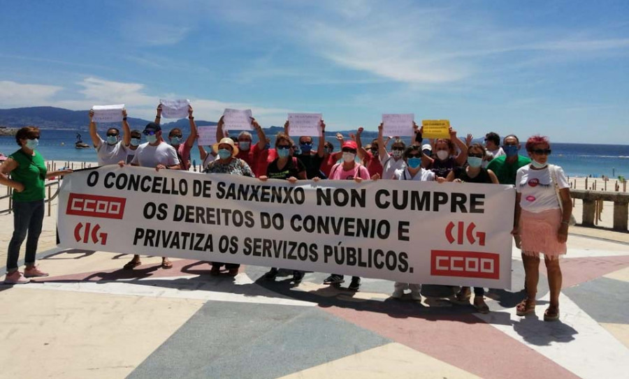 La plantilla municipal reitera sus demandas al Concello de Sanxenxo
