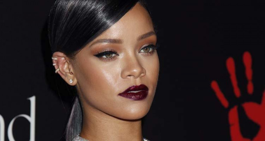 Charlie Sheen pide disculpas 
a Rihanna por llamarla “zorra”