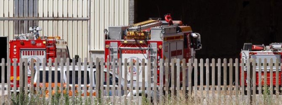 PONTECESURES-Un fuego en la maderera Finsa moviliza un espectacular dispositivo de emergencias
