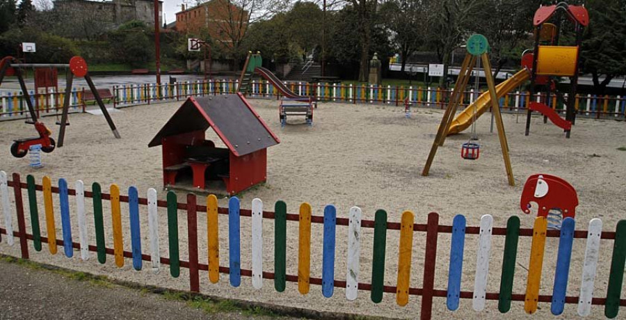 Vecinos de Sobrán critican el mal estado del parque infantil