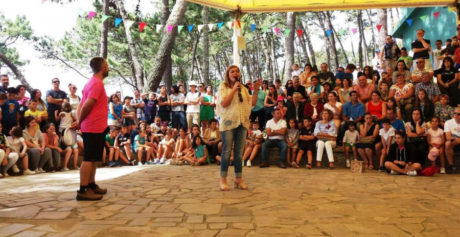 A Lanzada recibe el primer turno de los 2.200 jóvenes que estarán en los campamentos de verano