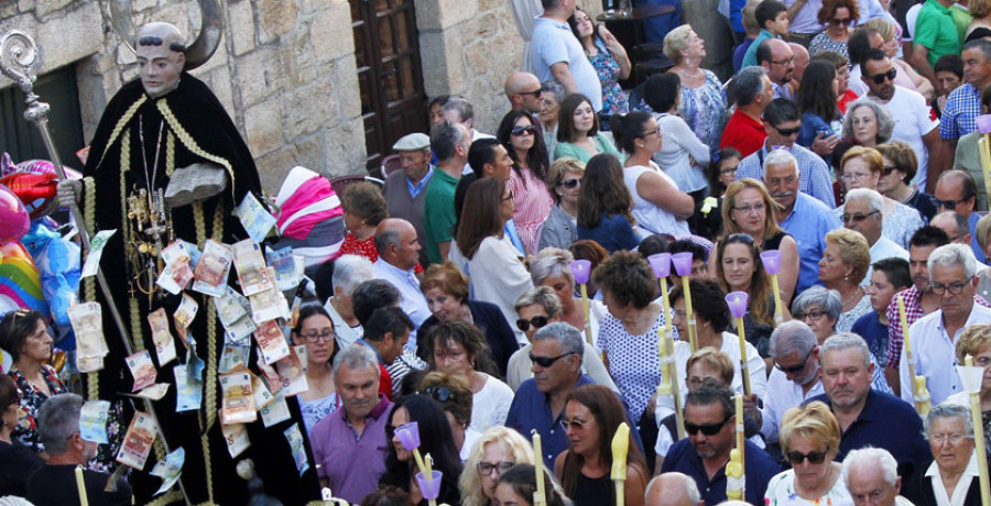 Las “poxas” y los “papamoscas” causan furor en las grandes celebraciones de San Benito