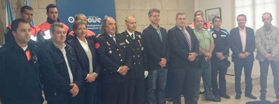 Condecoran a Víctor Otero por su labor al frente de Protección Civil de O Grove