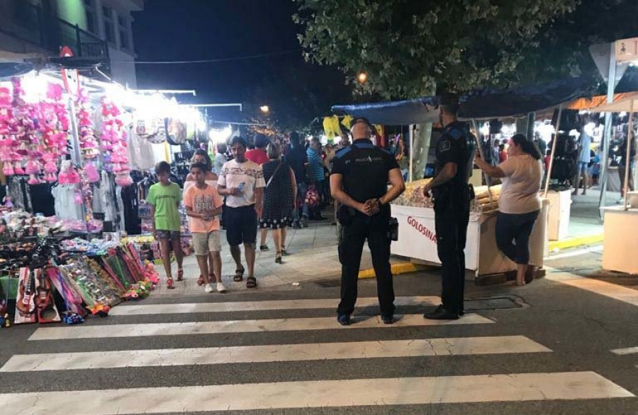 La Policía retira el puesto de venta del libro de Laureano Oubiña en la Festa do Albariño