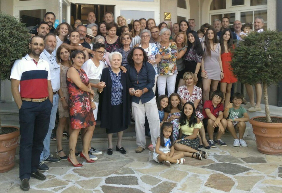Jesusa Vázquez Pampín se hace centenaria rodeada de su familia arousana y de otros puntos de España