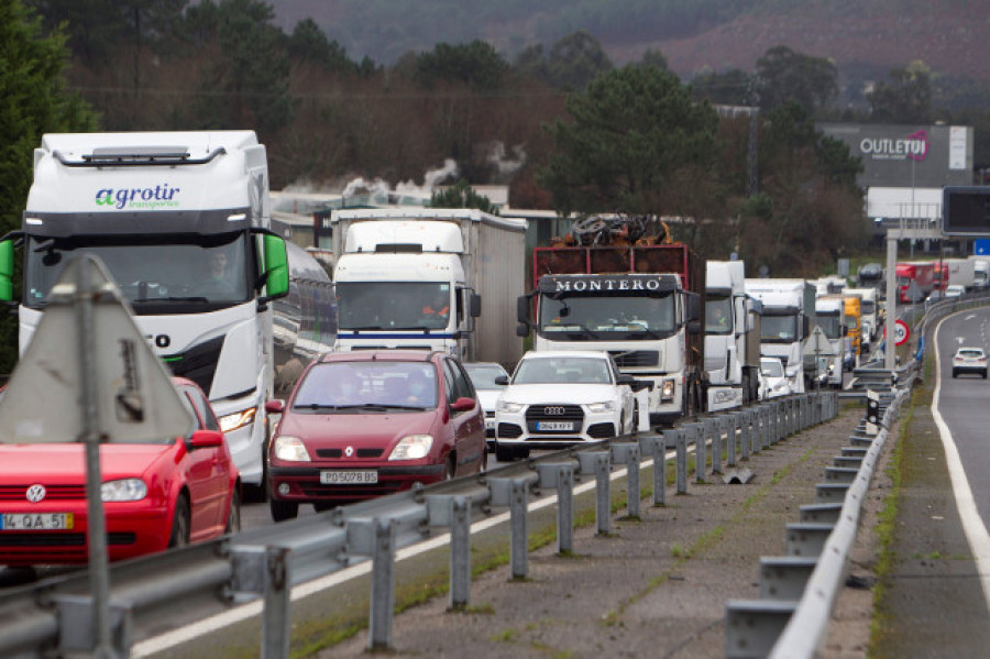 Primera jornada laboral de controles en Portugal con largas colas en Tui