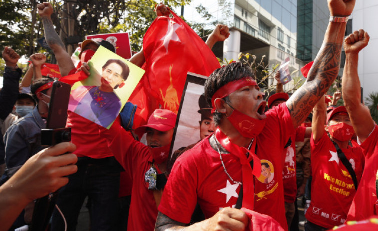 Un golpe militar aborta la frágil transición democrática de Birmania