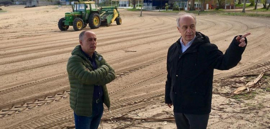 Vilanova declara O Ariño como la primera playa sin tabaco de O Salnés