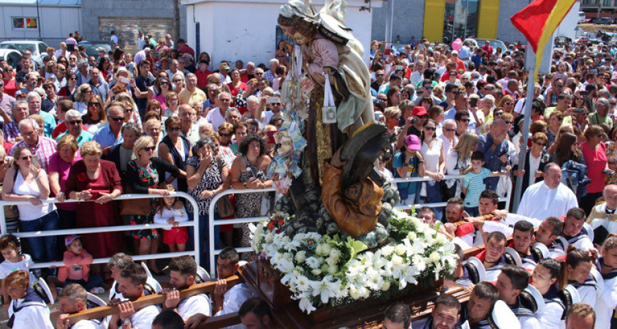 A Illa busca declarar su fiesta del Carmen como de interés turístico