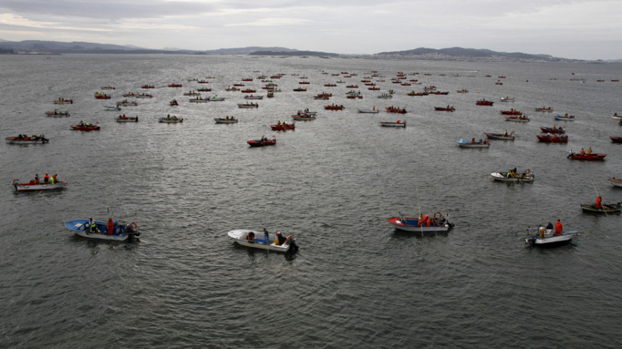 Agrio arranque del libre marisqueo por la falta de recurso en la zona de Os Lombos