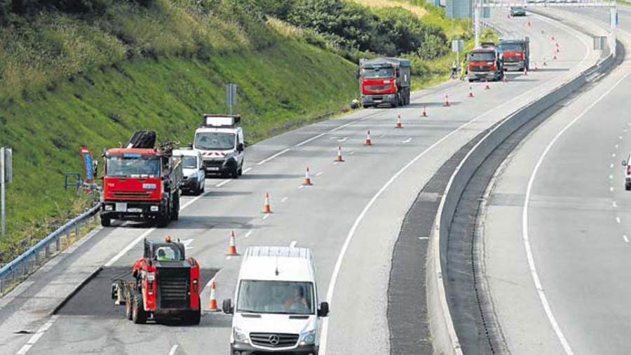 Infraestructuras retomará hoy las obras en la Autovía do Salnés tras el parón estival