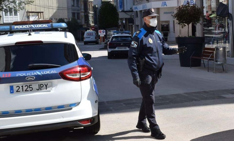 Dos agentes de Ribeira reciben la Medalla al Mérito policial por salvar a la víctima de un atraco