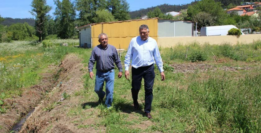 La cesión de terreno vecinal permitirá hacer realidad el acceso peatonal a O Outeiro