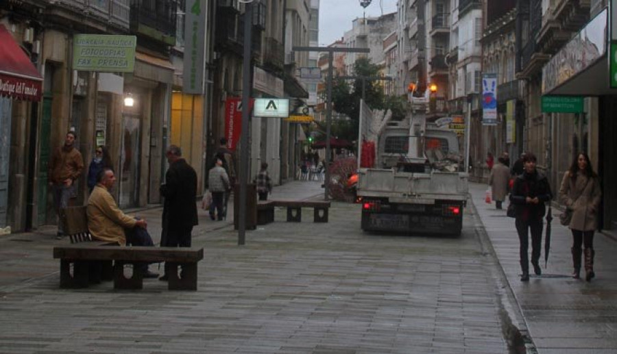 Rompe la puerta de una mercería, se lleva el dinero y huye a pie