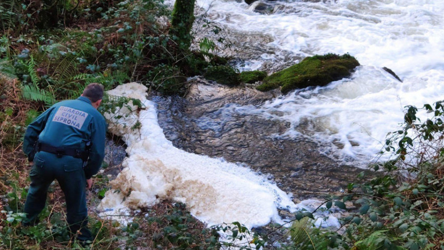 Investigan por un delito ambiental al dueño de una balsa de purín de Aranga