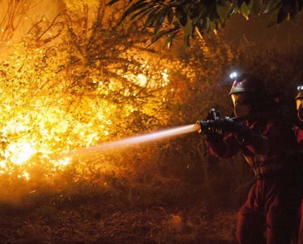 Medio Rural defiende el operativo de extinción del fuego de Verín, integrado por seiscientas personas