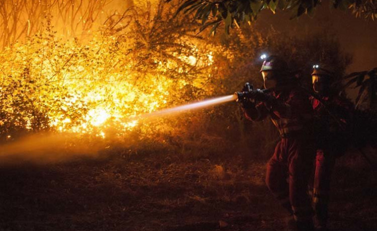 Controlado un incendio en Cures que arrasó cerca de cinco hectáreas