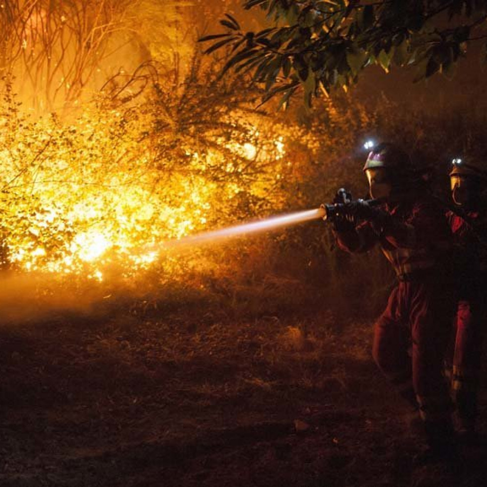 Controlado un incendio en Cures que arrasó cerca de cinco hectáreas