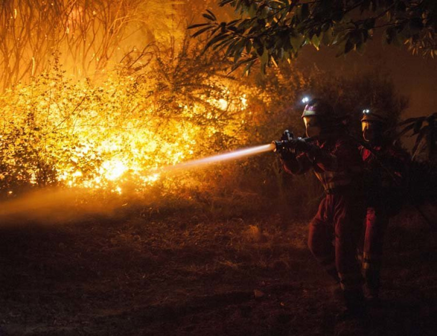 Controlado un incendio en Cures que arrasó cerca de cinco hectáreas