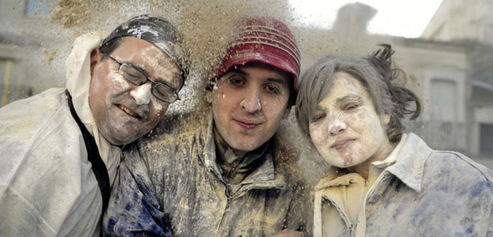 La batalla campal de harina que da la bienvenida al Carnaval