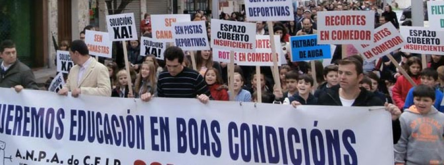 BOIRO-Más de 200 personas piden mejoras en el Praia Xardín y más profesores para este centro