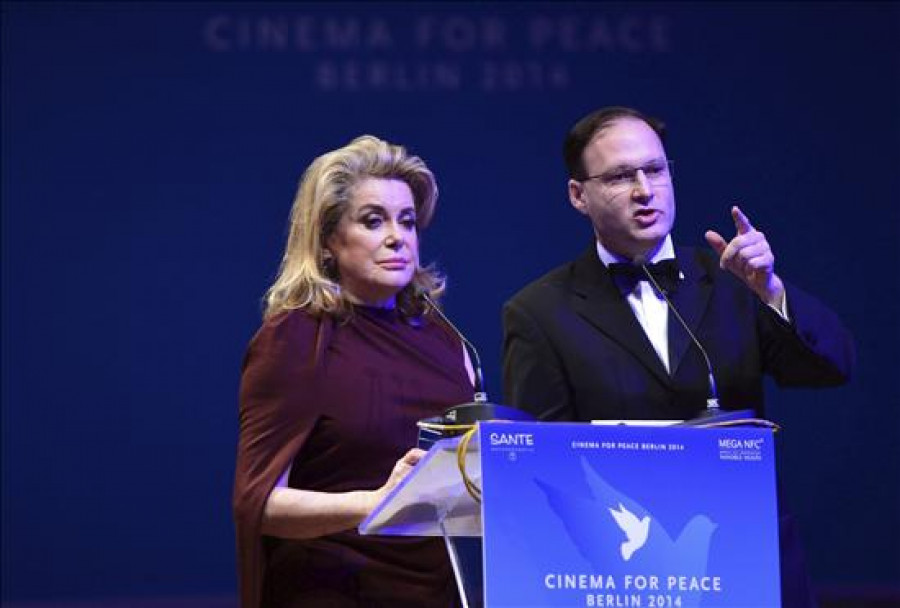 Deneuve cumplió con su cita anual con la Berlinale en un filme de Salvadori