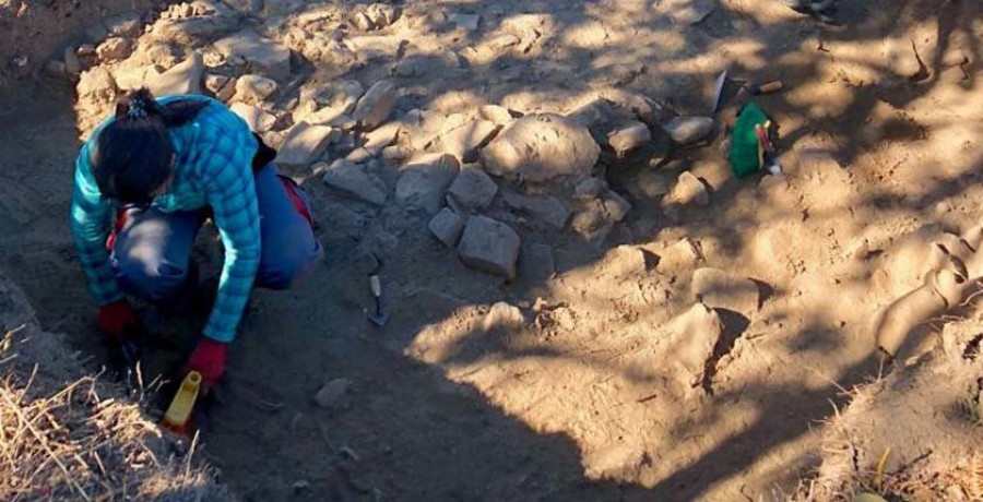 Las excavaciones de Cálago sacan a la luz una estructura circular y cerámica castrexa