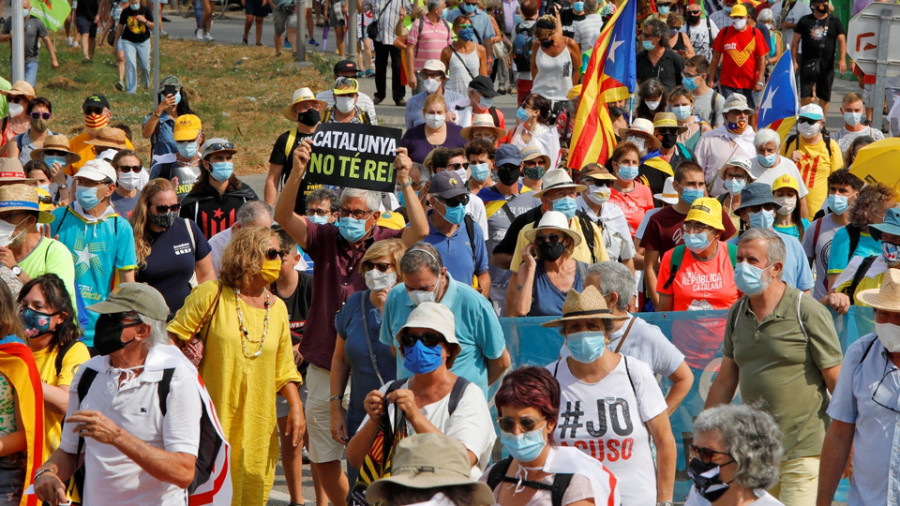 Los reyes visitan Cataluña entre protestas y sin nadie del Govern
